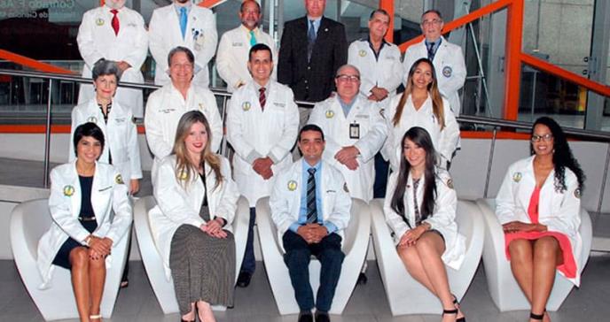 100% de los Residentes graduados de la clase 2018 de Cirugía de Ciencias Médicas aprueba exámenes en su primer intento