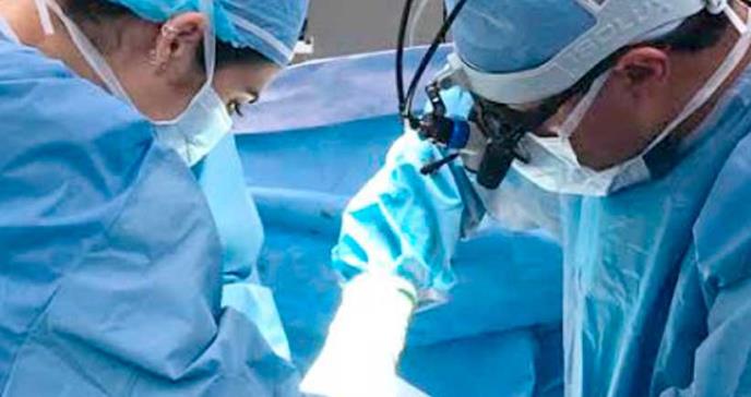 Cirujanos puertorriqueños realizan histórica extracción de tumor en vena cava y corazón