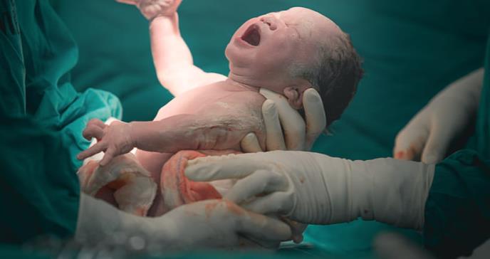 COVID-19: primer caso de transmisión de madre a hijo en el útero