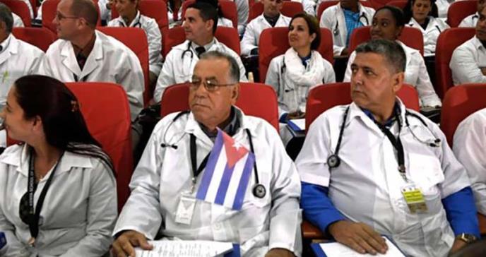 El mundo oculto de los médicos que Cuba envía al extranjero