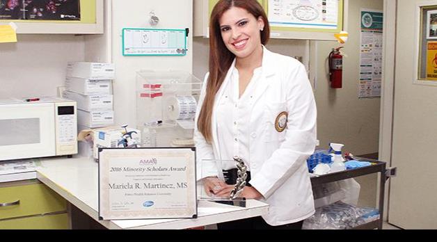 Estudiante de Medicina boricua recibe premio de la Asociación Médica de los Estados Unidos