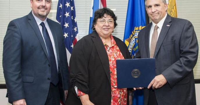 FBI otorga premio de liderazgo a puertorriqueña obstetra y ginecóloga
