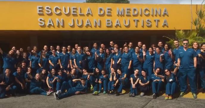 Escuela de Medicina San Juan Bautista gradúa  60 nuevos médicos puertorriqueños