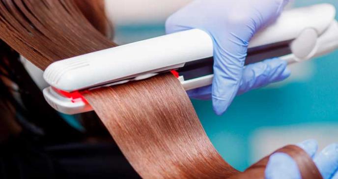 Uso de tintes y planchas para el cabello aumentaría el riesgo de cáncer de mama