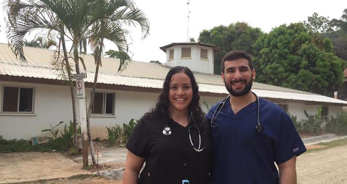 Pareja de futuros médicos misioneros se galardonan con importante premio de salud pública