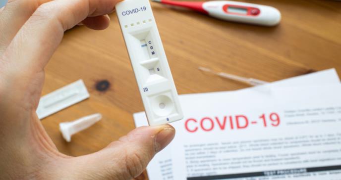 FDA autoriza pruebas para COVID-19 que no requieren receta médica y pueden realizarse en casa