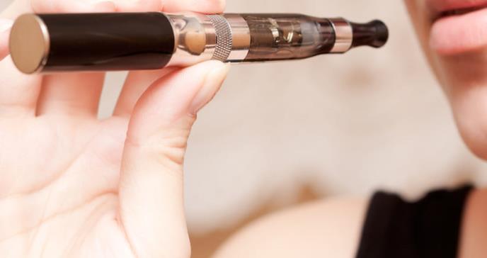 El uso del cigarrillo electrónico afectaría la fertilidad de las mujeres, según estudio