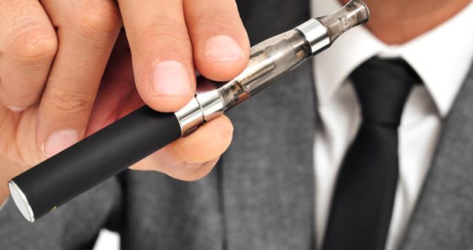 Descubren aditivo cancerígeno en los cigarrillos electrónicos que estaba prohibido en alimentos