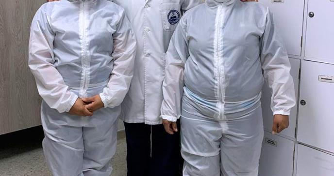 Médicos colombianos diseñaron uniformes antifluidos para evitar contagio de COVID-19