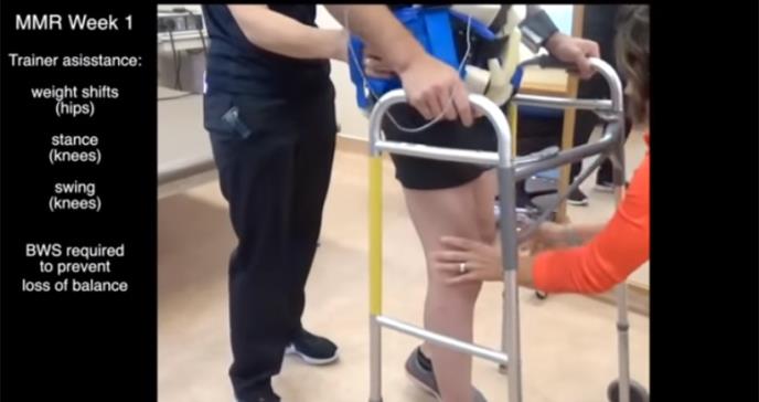 Un hombre con paraplejia total logra caminar con estimulación eléctrica de la médula espinal