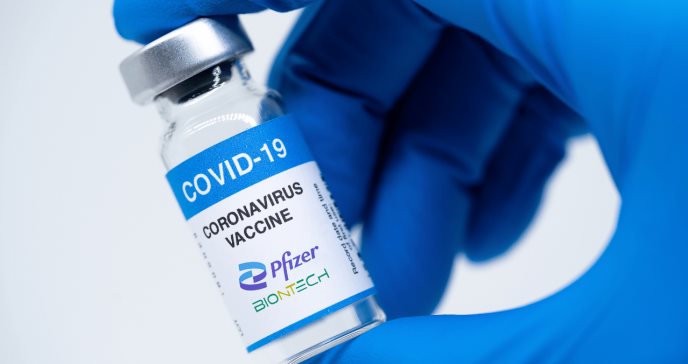 Pfizer ratifica que tercera dosis de su vacuna protege contra la variante delta