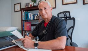 Dr. Bermúdez y el compromiso humano frente a sus pacientes