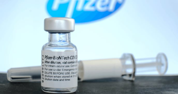 Pfizer pide aprobación a la FDA para su tercera dosis de la vacuna