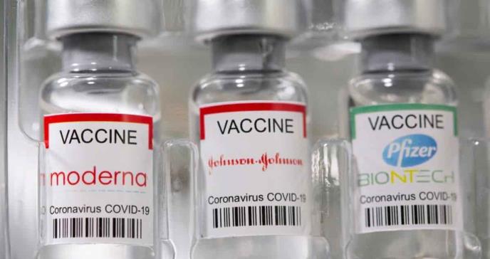 Los asesores de vacunas de los CDC votan para recomendar las vacunas Pfizer y Moderna sobre las de J&J