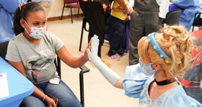 CDC recomienda el refuerzo de la vacuna de Pfizer para menores de 12 a 15 años