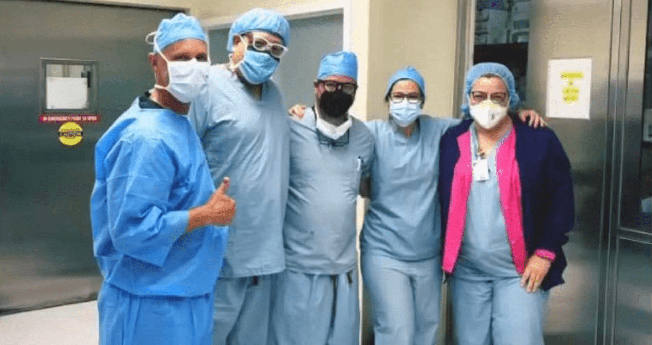 Performing the first non-invasive and painless hysterectomy at Auxilio Mutuo