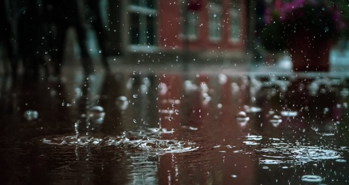 Toxicidad del agua de lluvia aumentaría el riesgo de padecer cáncer, obesidad y colesterol alto