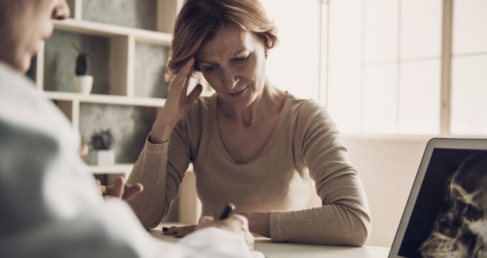 Ansiedad, depresión y trastornos del sueño en mujeres adultas debido a la menopausia