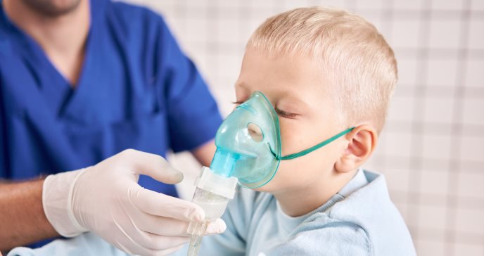 Investigadores sugieren que vacunas inhaladas brindan mayor protección que aerosoles nasales