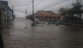 Huracán Fiona avanza por Puerto Rico con apagón, lluvias e inundaciones hacia República Dominicana