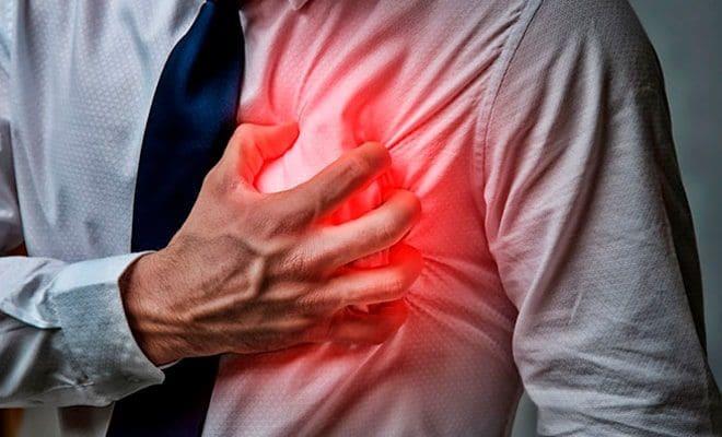 No solo el dolor en el lado izquierdo del pecho es signo de infarto