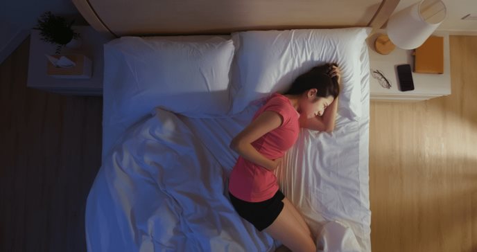 ¿Por qué sentimos más dolor en la noche? La ciencia lo explica
