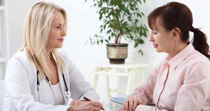 ¿Qué es la perimenopausia y cuál es su relación con la menopausia?