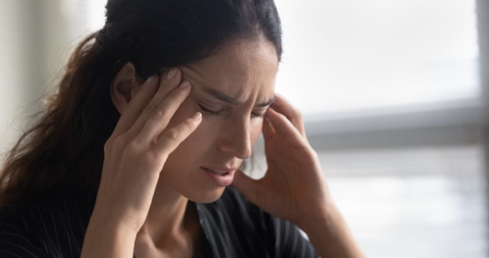 Dolor de cabeza que no cede: así se trató la exacerbación de las crisis de cefalea en una paciente