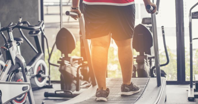 Personas delgadas y sedentarias tienen el mismo riesgo cardiovascular que los obesos