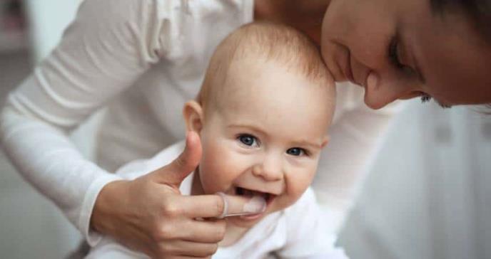 El primer diente del bebé: 7 cosas que los padres deben saber