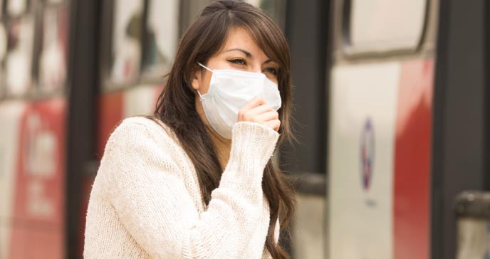 Respirar durante dos horas aire contaminado elevaría el riesgo cardíaco