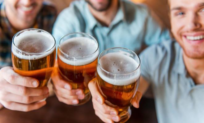 Beber cerveza con moderación mejoraría la salud cardiovascular
