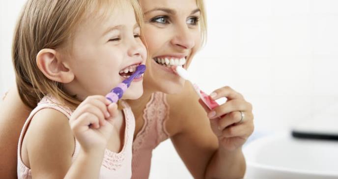 Trucos para enseñar a los niños a lavarse los dientes