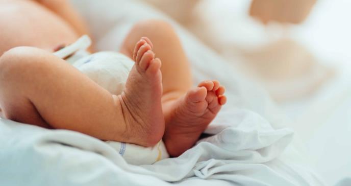 Hito médico: nace el primer bebé con material genético de tres personas en Reino Unido