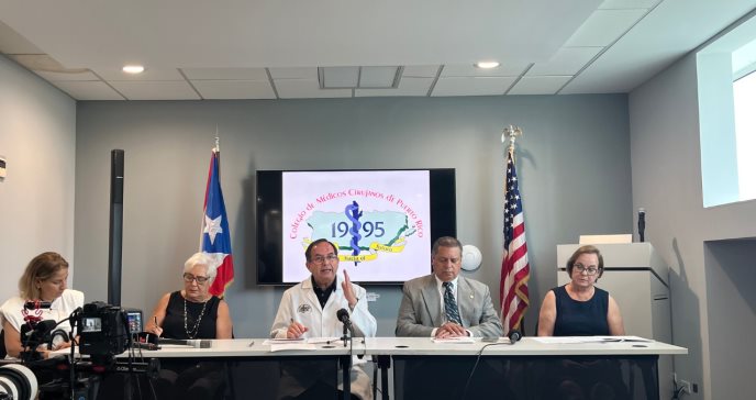 "La apertura de clínicas por parte de aseguradoras agravaría la crisis de salud de Puerto Rico"