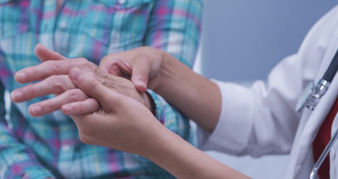 Cinco preguntas que debe hacer al reumatólogo si tiene artritis reumatoide