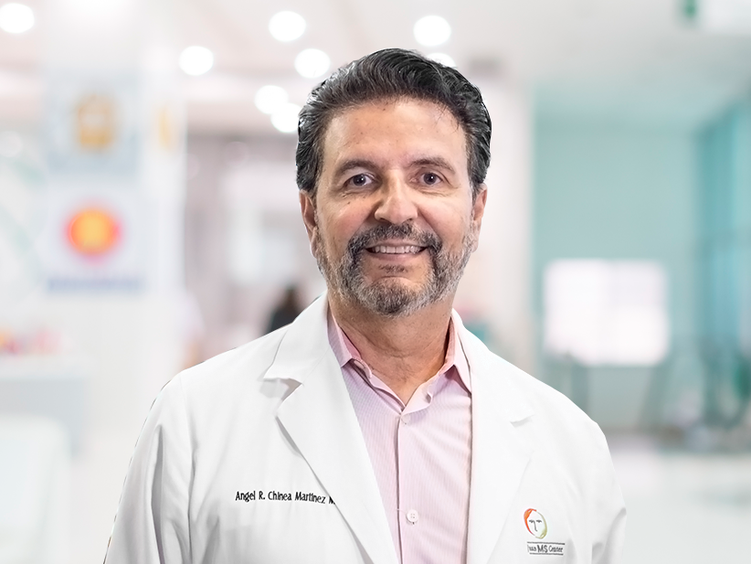 Doctor Ángel Chinea, neurólogo especialista en esclerosis múltiple.